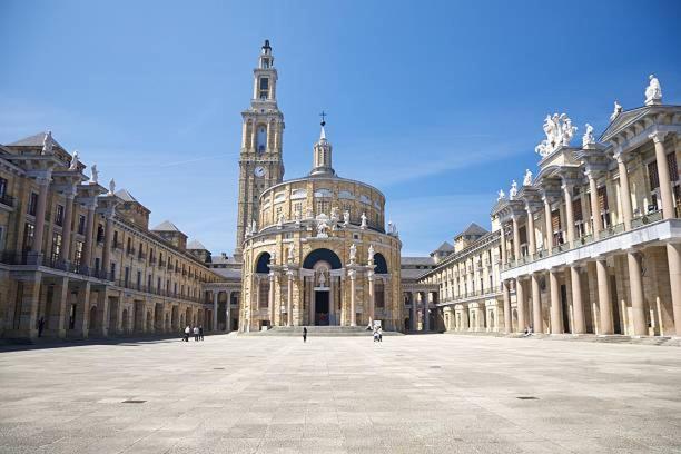 Piso Gijon Centro Leilighet Eksteriør bilde